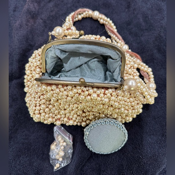 Vintage Collectible Wayne M Kleski White Pearl Beaded Wedding Bag Purse-FRAGILE - Picture 3 of 9